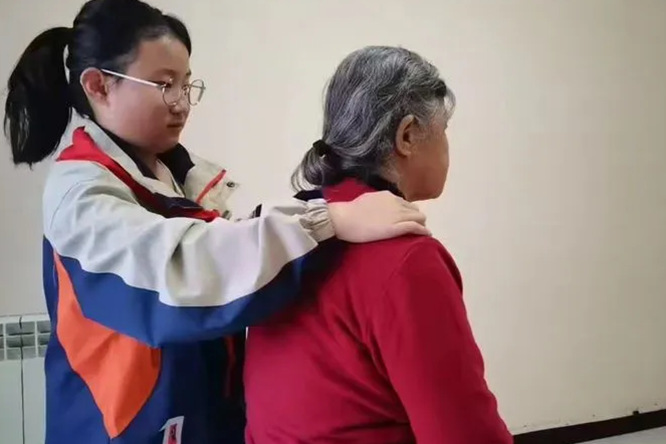 人间最美三月天巾帼携手绽芳华——长庆泾渭小学开展学雷锋系列活动月之“三八国际妇女节”感恩实践教育